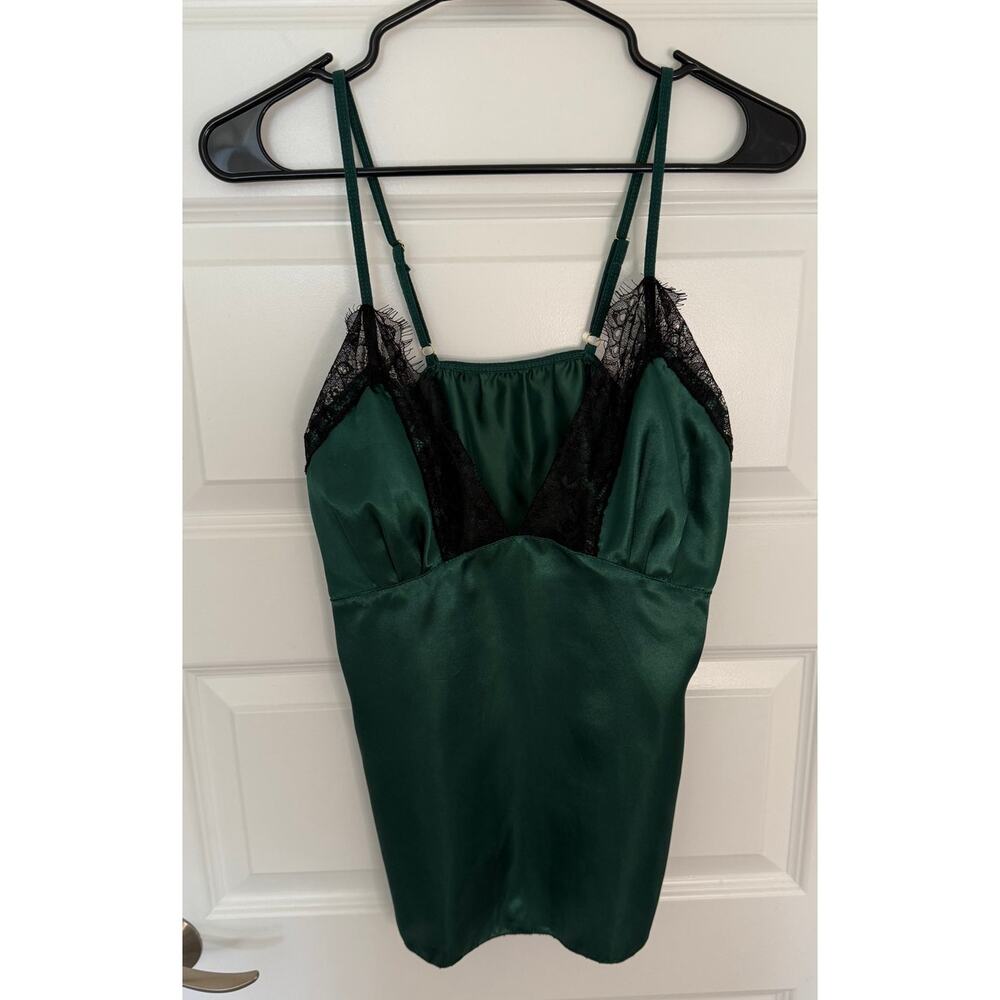 Emerald Green Satin Lace Cami Top – Approx. Size M (Pit to Pit 17")